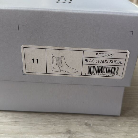 Aerosoles Steppy Ankle Boot black faux suede Girls size 11 NWT in box - Picture 7 of 11